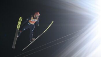 Skispringen : Pius Paschke auf viertem Platz bei Start der Vierschanzentournee