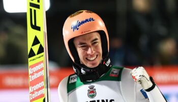 Stefan Kraft jubelt bei der Vierschanzentournee in Oberstdorf