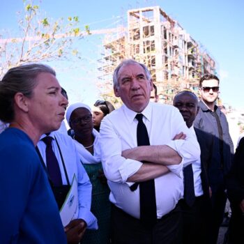 François Bayrou veut remettre Mayotte « debout » après le passage du cyclone Chido