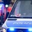 Ein 49-Jähriger wird bei einer Auseinandersetzung in Berlin mit einem Messer schwer verletzt. (Symbolbild) Foto: Jens Kalaene/dp