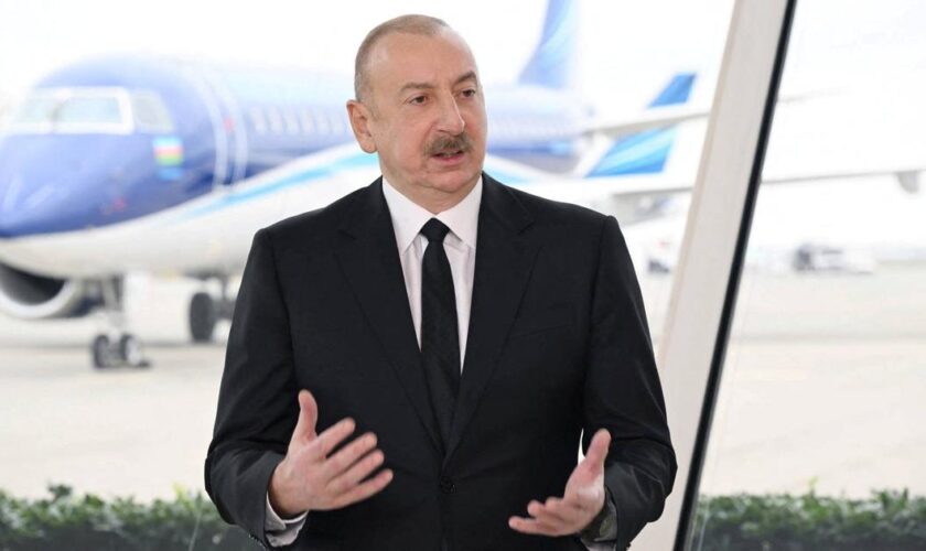 Bakou durcit les règles migratoires pour les Russes et hausse le ton sur le crash d’Azerbaijan Airlines