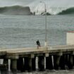 “Des vagues de quatre mètres” au Pérou et en Équateur : les images de la “houle anormale”