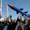 Erneut feuern die Huthi im Jemen eine Rakete auf Israel ab. (Archivbild) Foto: Osamah Abdulrahman/AP/dpa