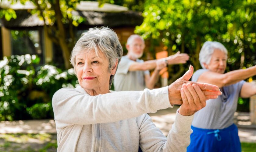 À 65 ans, voici combien d’années les femmes peuvent espérer vivre sans gros souci de santé