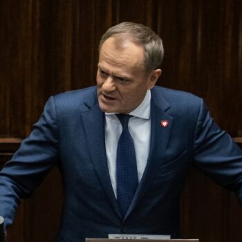 Le nouveau Premier ministre polonais, Donald Tusk, devant le Parlement, à Varsovie, le 11 décembre 2023