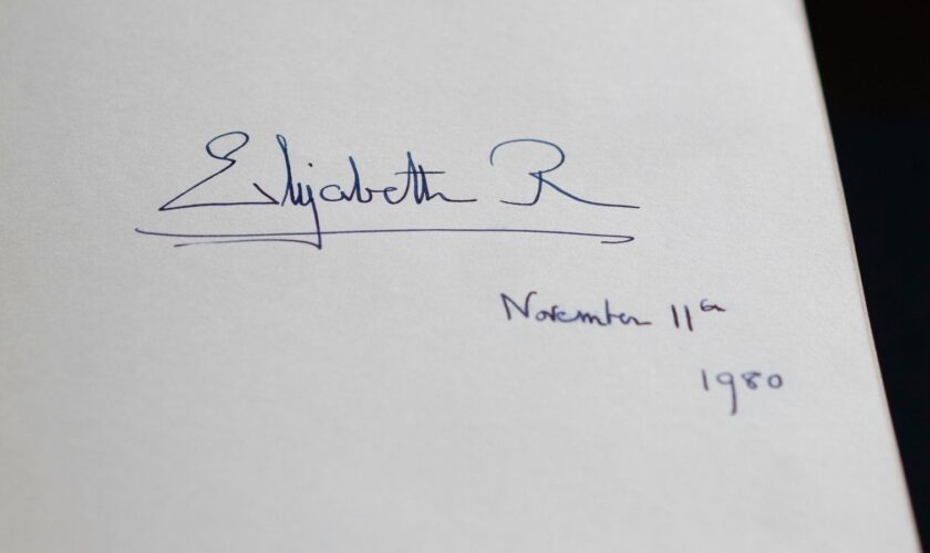 Signatures of presidents and princes in Downing Street visitor books made public for first time