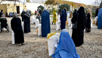 Afghanistan : l’ONU demande aux talibans de revenir sur l’interdiction des femmes dans les ONG