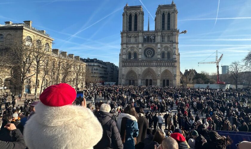 2 heures d’attente, fidèles gênés… Notre-Dame victime de son succès : « On est sur la capacité d’accueil maximale »