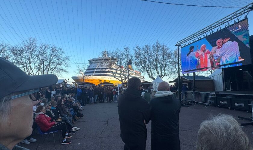 À Bastia, la messe du pape François suivie sur un écran géant : « Je regrette de ne pas être allée à Ajaccio »