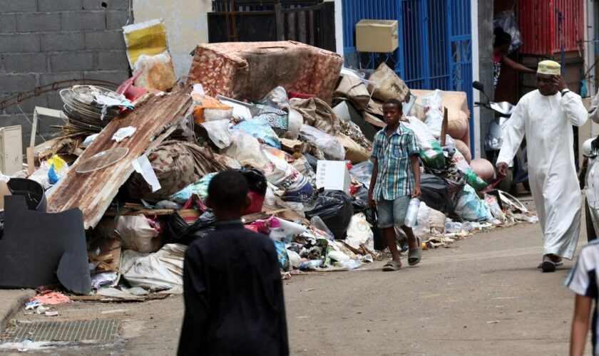 À Mayotte, l’heure est à la reconstruction… et aux pillages