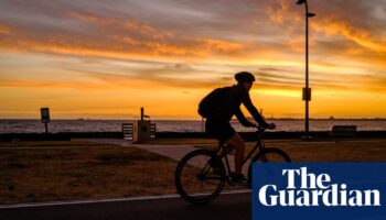 Adelaide and other SA towns hit 40C before 10am as December record forecast to tumble in NSW