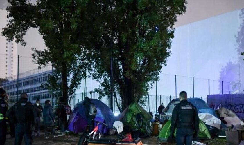 Al menos cinco muertos en un tiroteo cerca de un campo de inmigrantes en el norte de Francia