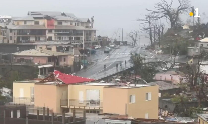 Au moins quatre morts, 15 000 personnes privées d’électricité… Le cyclone Chido a dévasté Mayotte