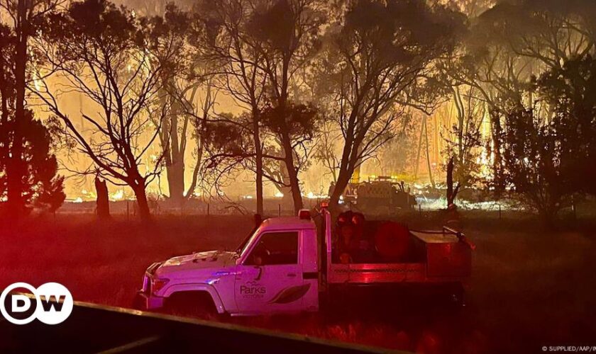 Australia: Bushfires burn out of control in Victoria