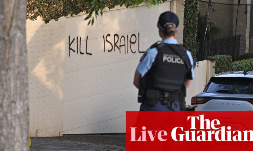 Australia news live: Chris Minns condemns ‘shocking’ overnight vandalism in Sydney involving anti-Israel graffiti