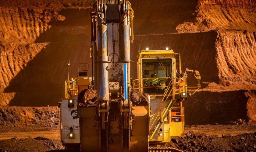 Aux manettes de sa pelleteuse de 600 tonnes, la vie de pionnière de Pagen, dans le Far West minier de l’Australie