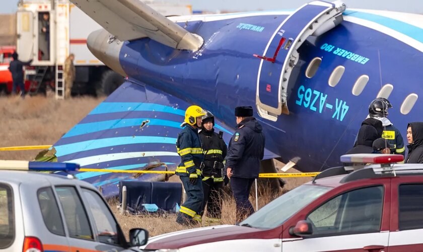 Azerbaiyan Airlines suspende los vuelos a siete ciudades rusas tras derribar Rusia uno de sus aviones en Kazajistán