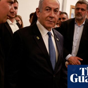 Benjamin Netanyahu begins giving evidence in his corruption trial