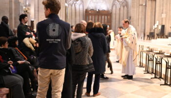 « Bienvenue à Notre-Dame ! » : ces hôtes d’accueil, bénévoles, sacristains sur le pont depuis la réouverture