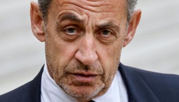 « Bonne nouvelle » ou « total soutien » : la classe politique réagit à la condamnation définitive de Nicolas Sarkozy