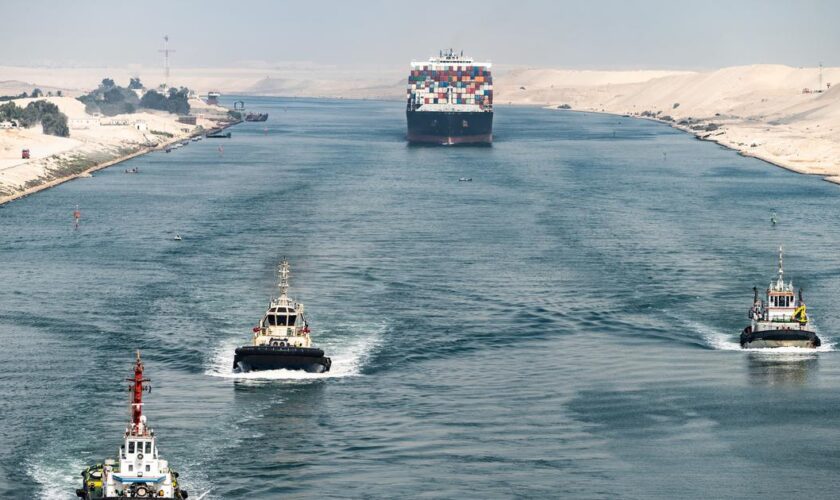 Canal de Suez : clé pour le commerce maritime, la voie navigable d’Égypte pourrait être étendue de 10 km