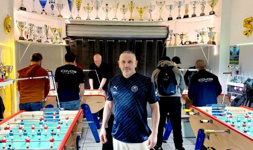 Ce patron de PMU du Val-de-Marne est champion du monde de baby-foot : « Je vis de ma passion »