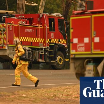 Cool change slows Grampians bushfire in Victoria as NSW braces for windy day of extreme fire danger