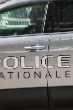 Coup de feu, agression sexuelle… une jeune femme braquée dans sa voiture à Nanterre par un homme qui la force à conduire sur 300 km