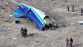 Crash au Kazakhstan : Vladimir Poutine évoque des tirs de la défense aérienne russe au moment de l’incident