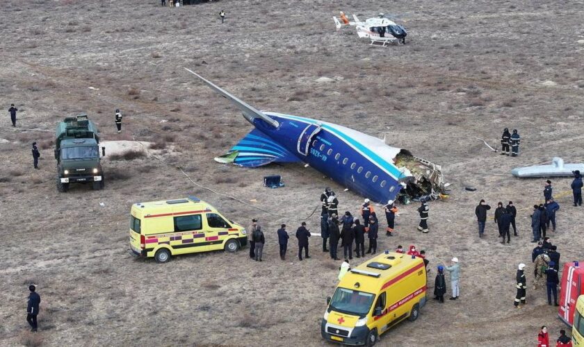 Crash au Kazakhstan : l’avion visé par «des tirs» provenant du territoire russe, accuse le président de l’Azerbaïdjan