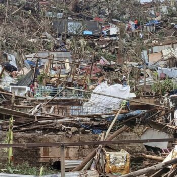 Cyclone Chido : à Mayotte, « on se croirait après la Seconde Guerre mondiale »