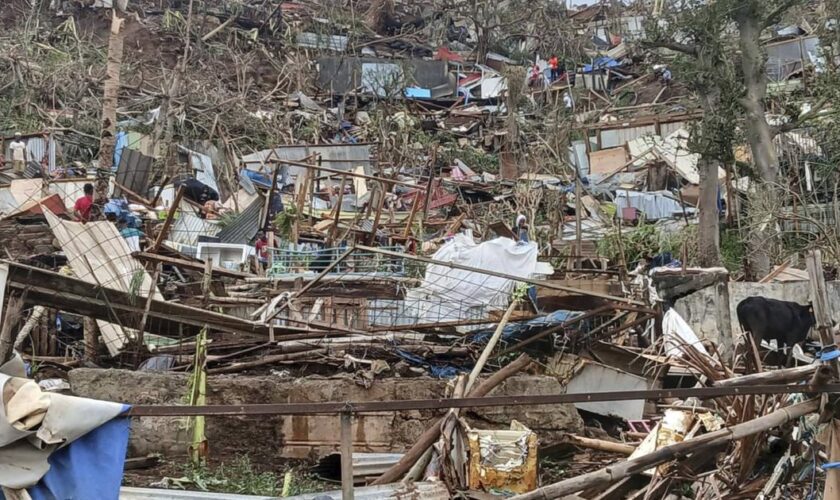 Cyclone Chido : à Mayotte, « on se croirait après la Seconde Guerre mondiale »