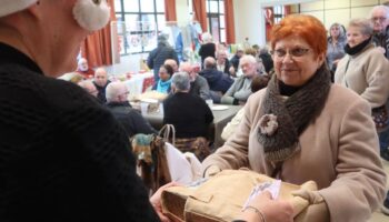 Dans ce village de l’Oise, le colis de Noël des aînés, c’est sacré : « Ça prouve qu’on existe encore un peu »