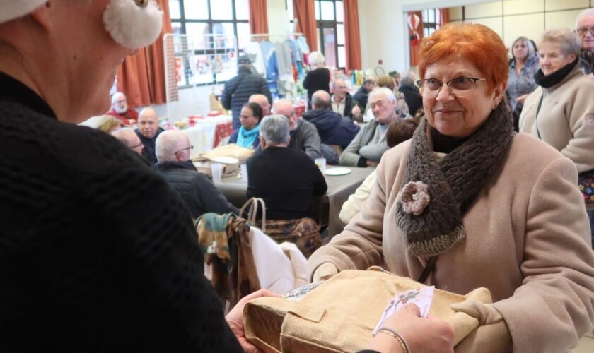 Dans ce village de l’Oise, le colis de Noël des aînés, c’est sacré : « Ça prouve qu’on existe encore un peu »