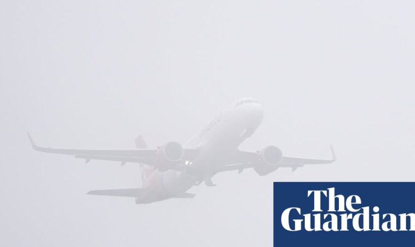 Dense fog expected to cause flight delays at Gatwick till end of Sunday