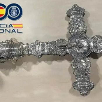 Detenido por robar una cruz de plata del siglo XVII en una iglesia de Salamanca