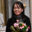 Die Südkoreanerin Han Kang nimmt den Literaturnobelpreis entgegen