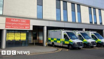 Doctors call for major incident as hospital 'unsafe'