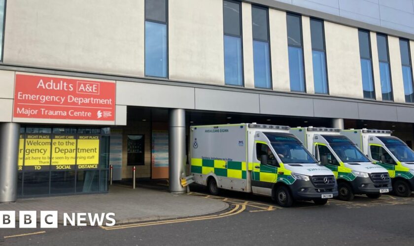 Doctors call for major incident as hospital 'unsafe'