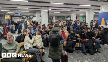 Edinburgh flights resume after IT issue grounded planes