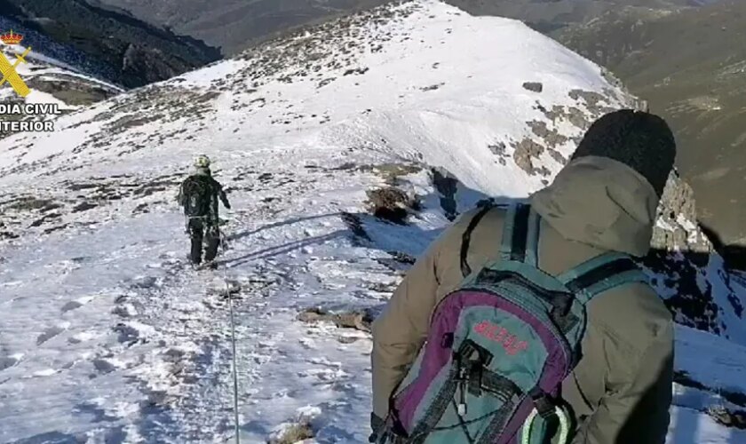 El GREIM rescata en el Pico San Lorenzo (La Rioja) a dos burgaleses, un padre y su hijo menor