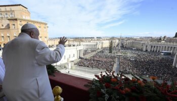 El Papa Francisco apela en Navidad al Año Santo para "silenciar las armas" en todo el mundo