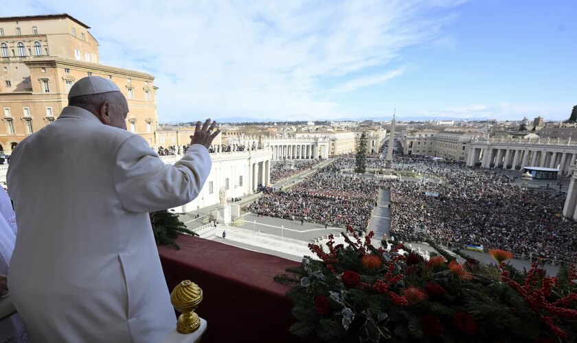 El Papa Francisco apela en Navidad al Año Santo para "silenciar las armas" en todo el mundo