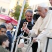 El Papa pide desde Córcega "paz para todas las tierras que se asoman al mar Mediterráneo"