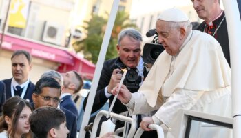 El Papa pide desde Córcega "paz para todas las tierras que se asoman al mar Mediterráneo"