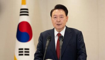 El Parlamento de Corea del Sur aprueba la moción para destituir al presidente que pasará a la historia por un fallido golpe de Estado