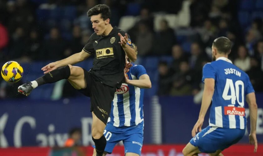 El Valencia no pudo pasar del empate ante un Espanyol muy impreciso