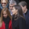 El curioso caso del mechón rizado de la Reina Letizia, ¿truco secreto de peluquería o mensaje oculto?