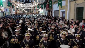 El estreno de las Tres Caídas de Triana del popurrí de Arahal