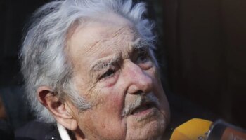 El ex presidente uruguayo José Mujica supera con éxito su intervención del esófago